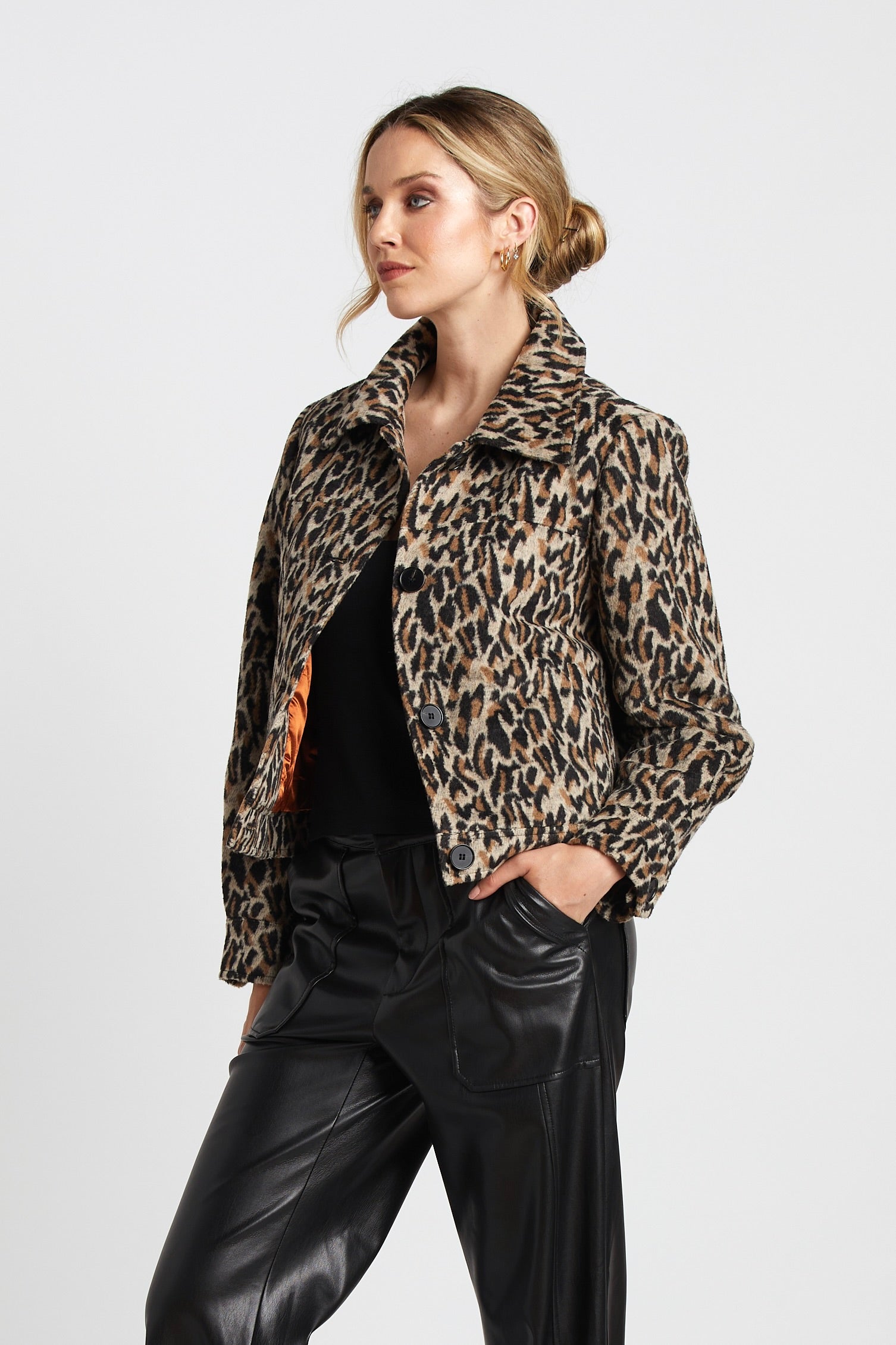Manteau court en léopard Selena