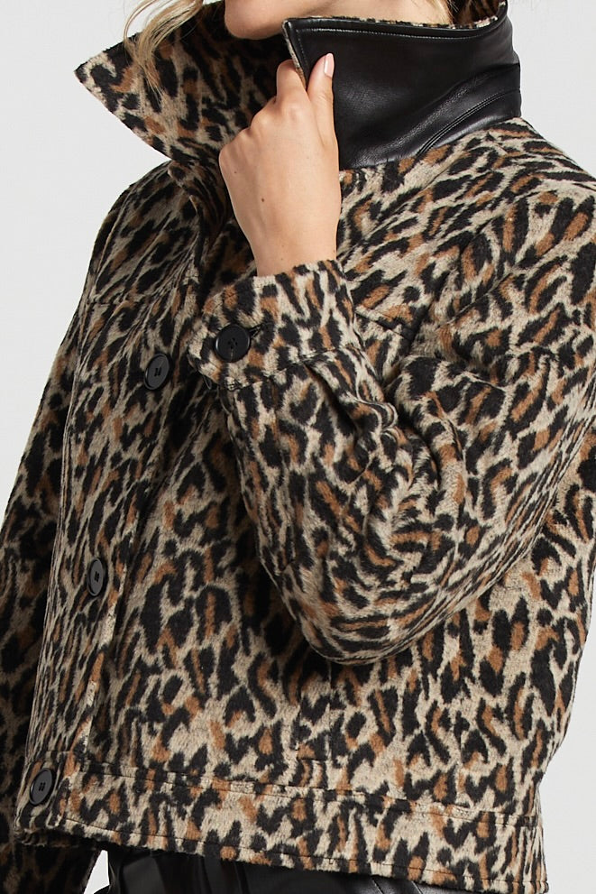 Manteau court en léopard Selena