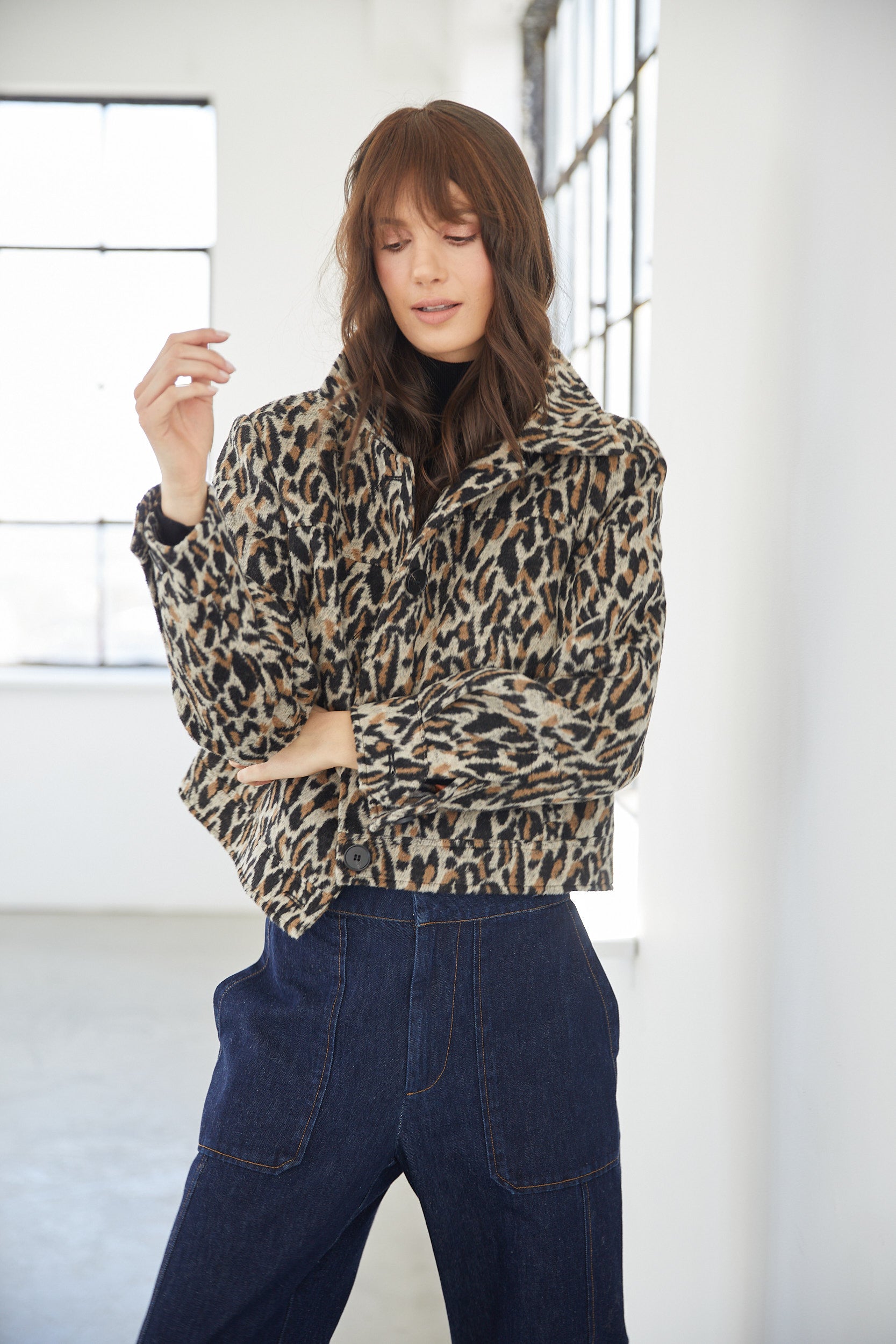 Manteau court en léopard Selena