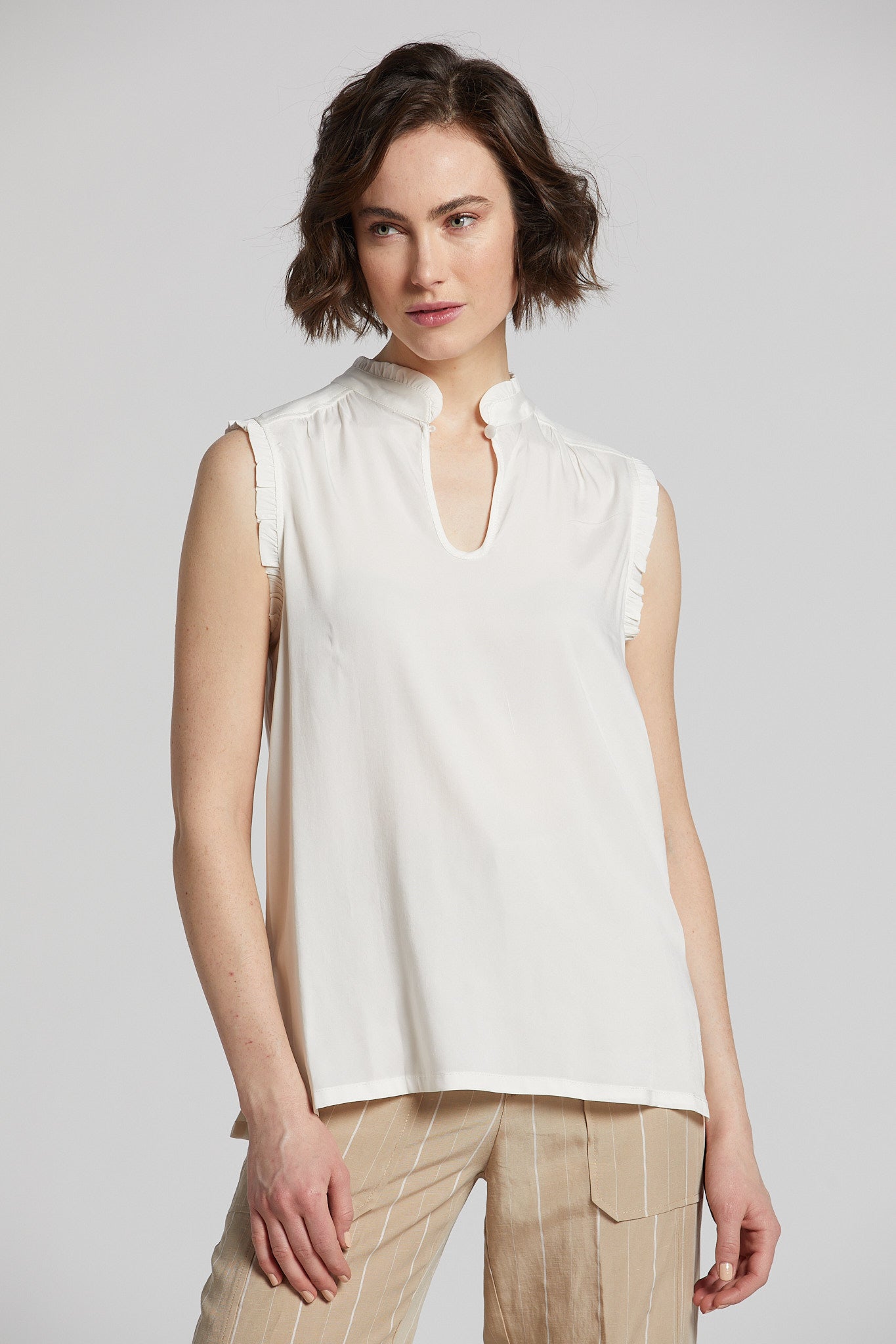 Blouse sans manches Naomi avec détails froncés