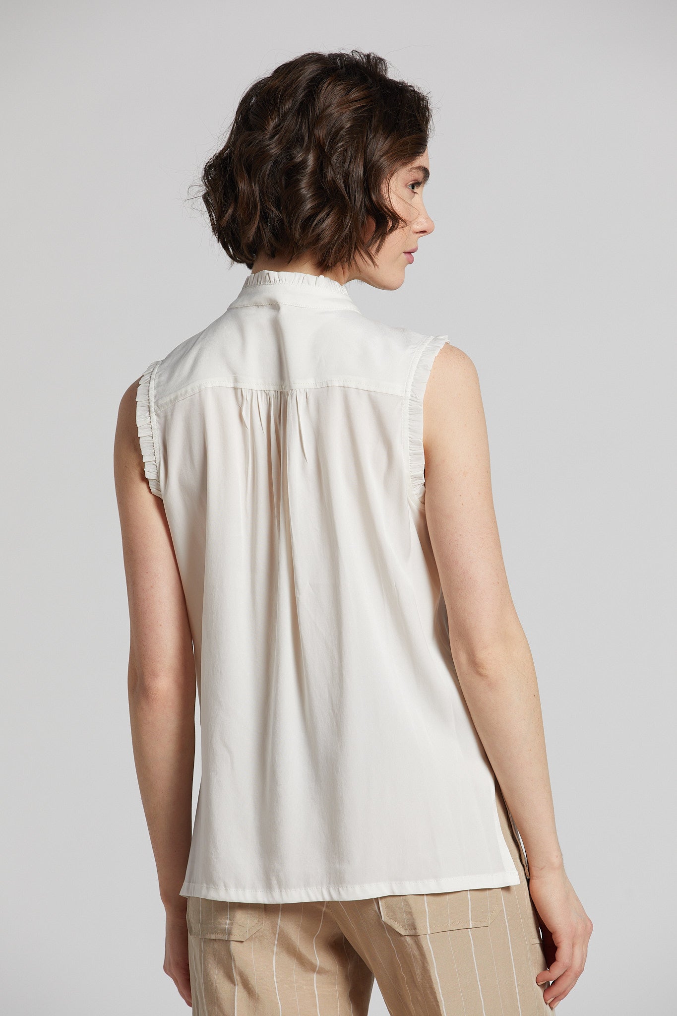 Blouse sans manches Naomi avec détails froncés